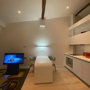  Apartment New Near Champs Elysees